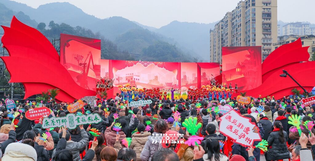 泸州“红色村晚”正月初六央视播出，杨洪基、李丹阳、周冬雨等陪你过大年-1.jpg