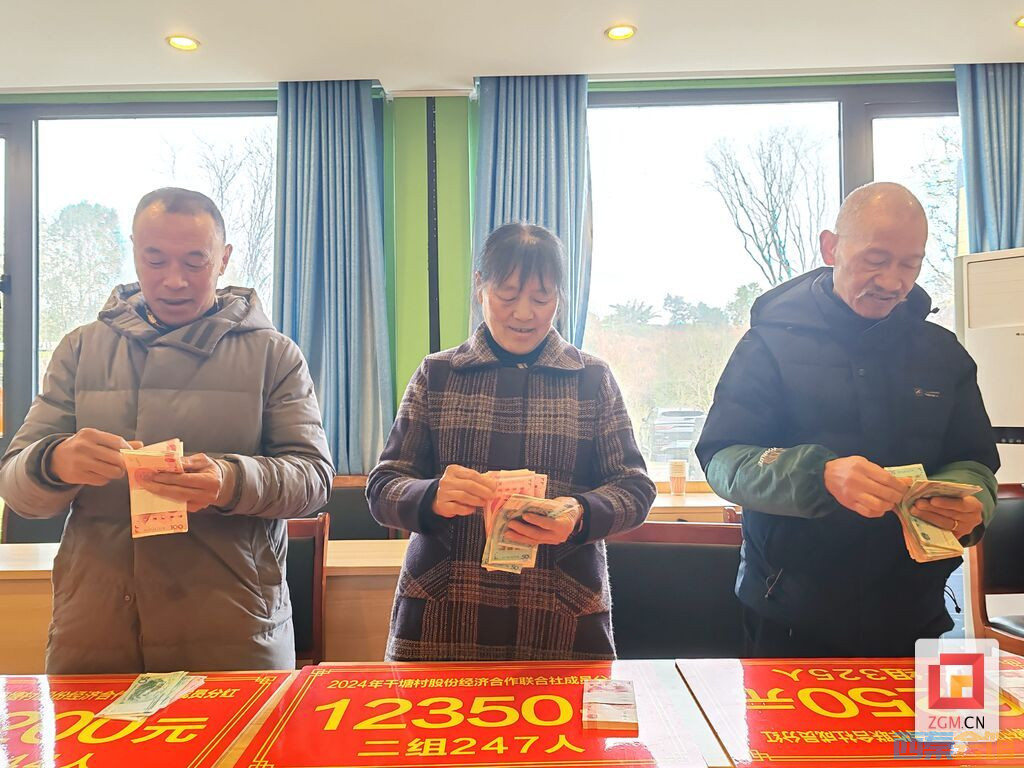 荣边镇：村民领红包 欢喜过新年-2.jpeg