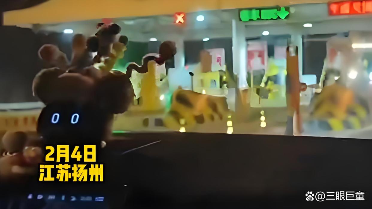 男子返程仅差1秒没赶上高速免费-1.jpg