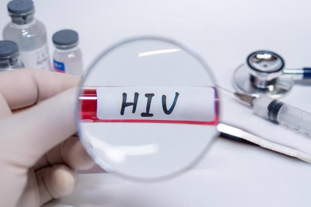 截瘫男子狱中染HIV，即将出狱如何安置？监狱管理局：正帮办低保，会跟进后续治疗-1.jpg