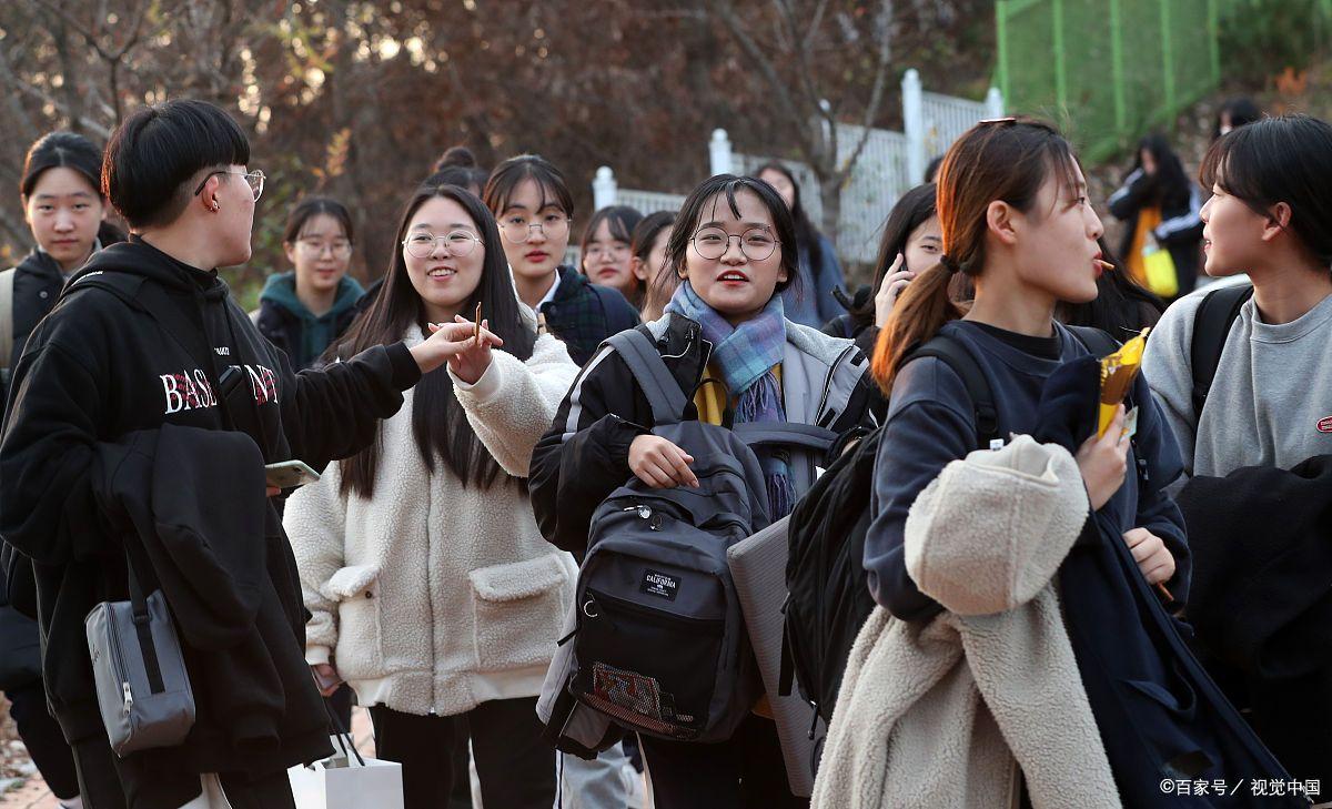 大四男生带一岁小外甥上大学，真的实现了上学带娃两不误-3.jpg