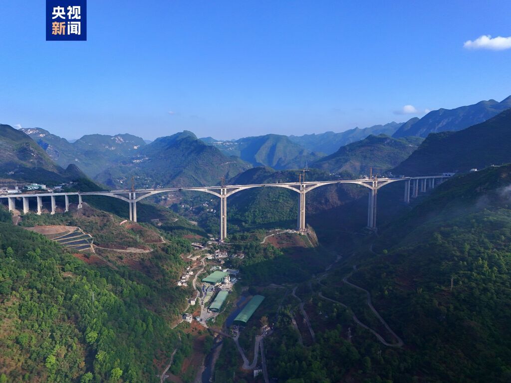 刷新多个世界纪录！贵州纳晴高速六枝特大桥合龙-2.jpg