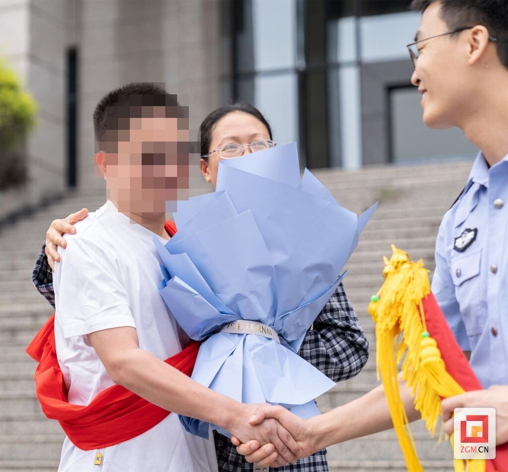 DNA牵线！走失20年孩子终圆归家梦 富顺警方助力实现跨越时光的重逢-2.jpg