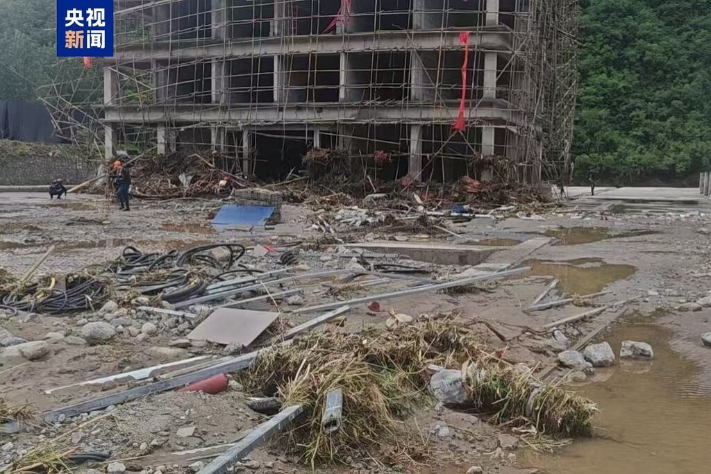 河南西峡极端强降雨致8人失联 全力搜救中-1.jpg