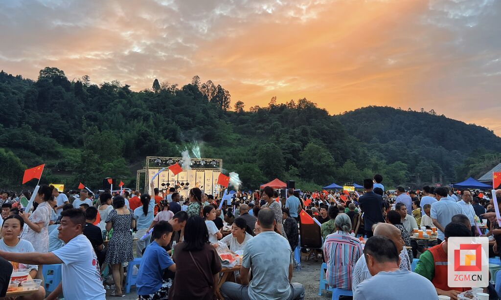 【毕业狂欢·山野盛宴】——荣县保华镇牌坊石音乐季“村摇”毕业专场震撼来袭！-2.jpg