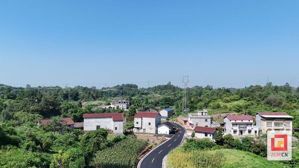 民心路通啦！何市镇至高铁自贡站4.2公里道路改造工程完工-1.jpg
