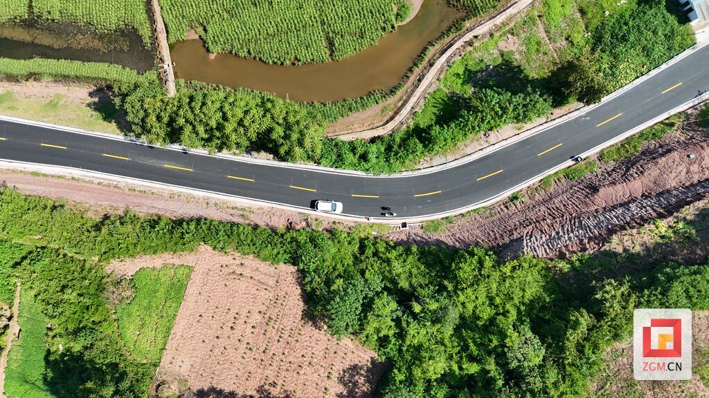 民心路通啦！何市镇至高铁自贡站4.2公里道路改造工程完工-6.jpg