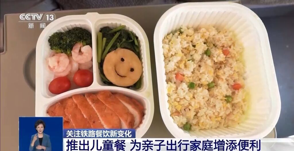 轻食、奶茶、冰激凌……高铁上“逛吃逛吃”有了新选择-8.jpg