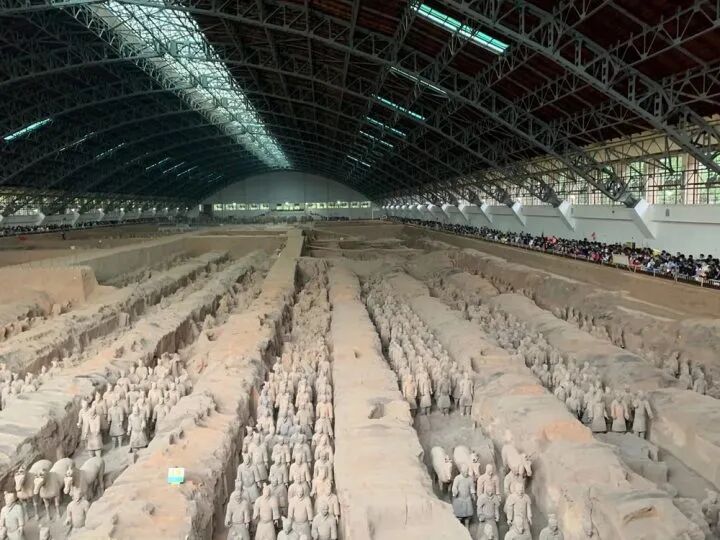 兵马俑一号坑为啥有个大洞？网友脑洞大开：盗洞？古墓葬？员工通道？-6.jpg