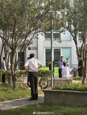 更新：热搜爆了！37岁男星于朦胧被传在北京坠楼，7月刚注销工作室，警方回应-15.jpg