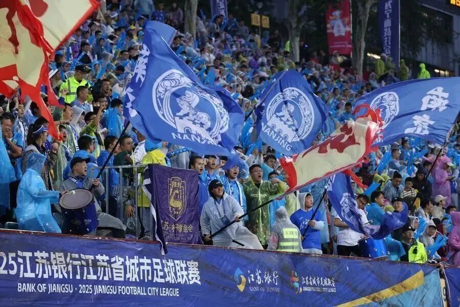 “雄起”归来！21城共燃“川超”烽火-9.jpg