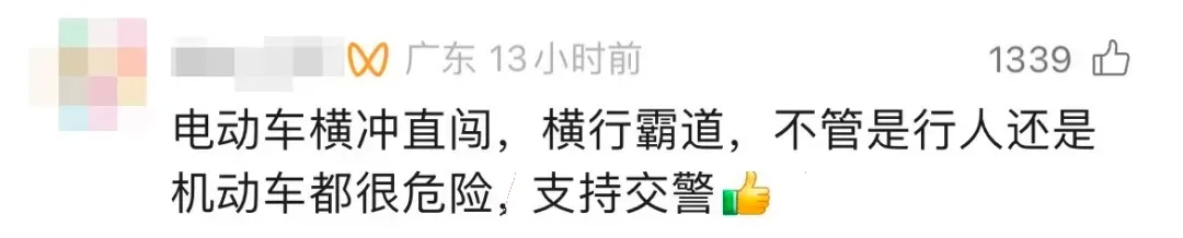 女子骑车横穿马路被撞，交警的执法全网点赞！-4.jpeg