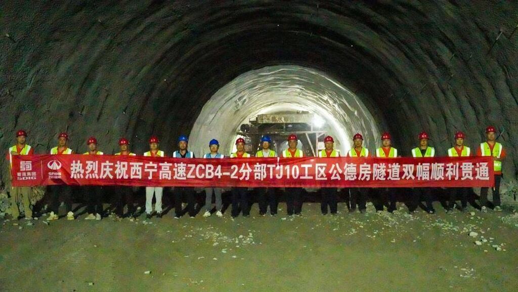 西昌到宁南1小时生活圈近了！西宁高速首条特长隧道双幅贯通-1.jpg