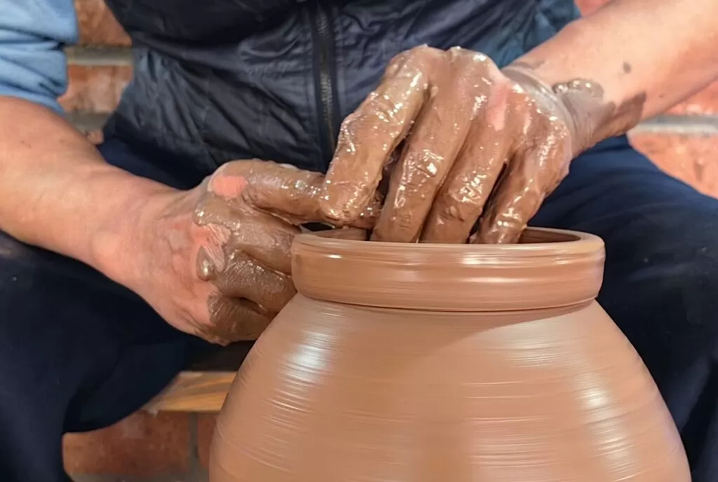 匠心守艺 薪火相传——记非遗传承人余天和的陶罐情缘-3.webp