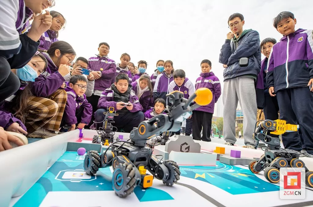 以智为翼科技远航 汇南实验学校举行第六届科技节-1.webp