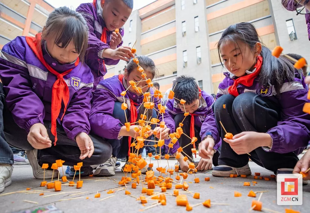 以智为翼科技远航 汇南实验学校举行第六届科技节-5.webp