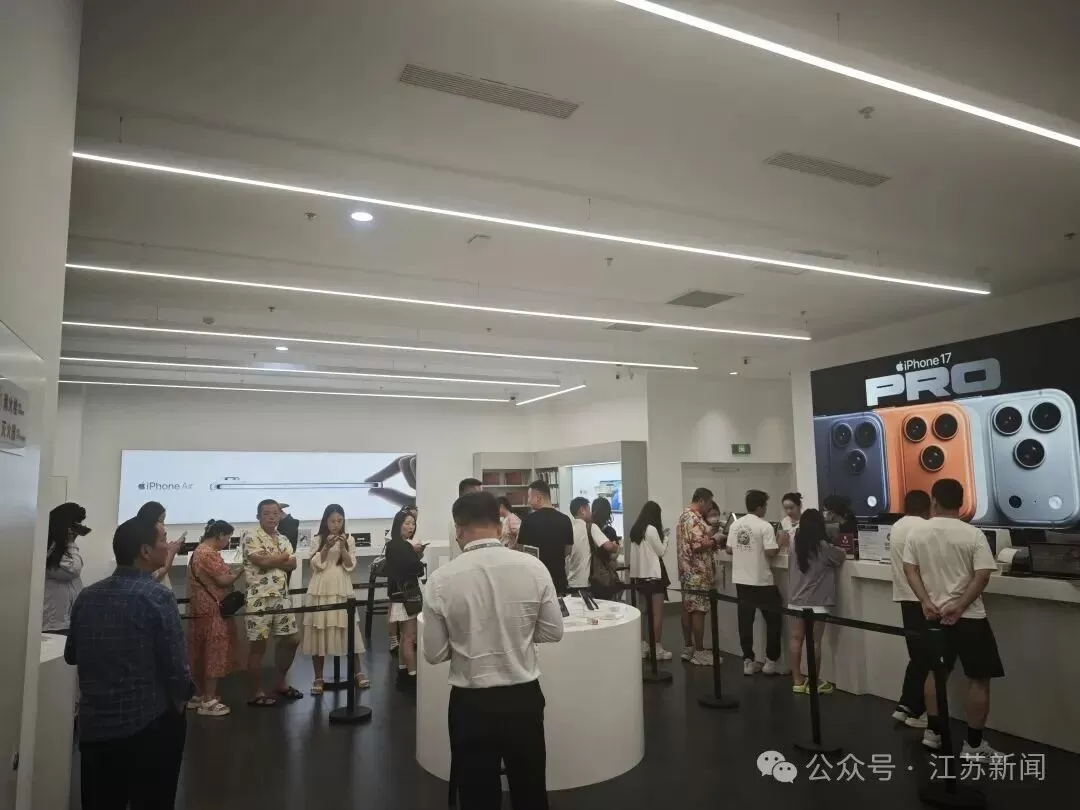 iPhone最高立减2000多元，数百人排队抢购榴莲！海南封关，网友已经在看机票了……-2.webp
