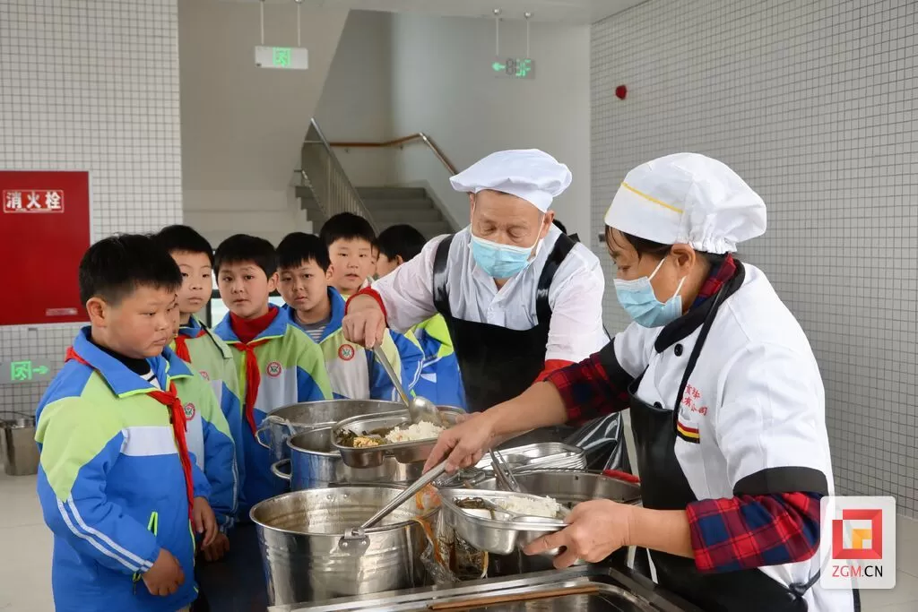 荣县第四批免费午餐项目启动 18所农村学校5000余名师生受益-1.webp