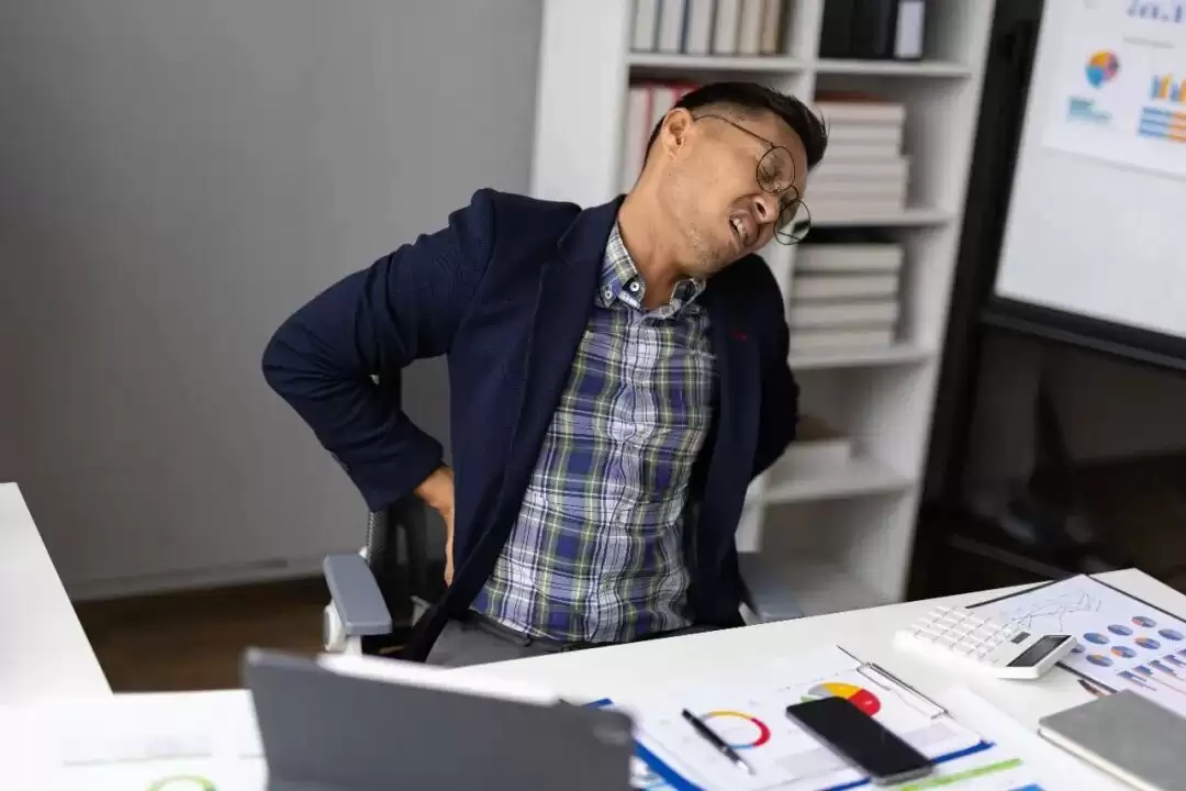 每天运动半小时，可能不如起身走走……